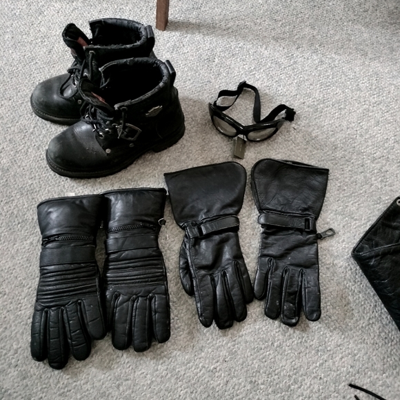 Leather Riding Goods , great shape, medium size 250.00 for all. Can sell separat - Picture 1 of 6